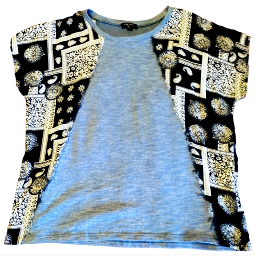 GIGIO NAVY AND WHITE PAISLEY SHORT SLEEVE TOP SIZE L